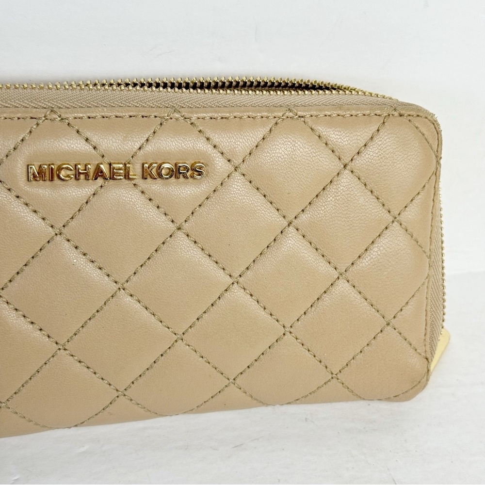 Michael Kors Quilted Leather Jet Set Continental Zip Around Wallet in Bisque - Picture 3 of 8